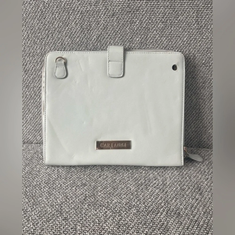 Carianni White IPad Case with Minimalist Design